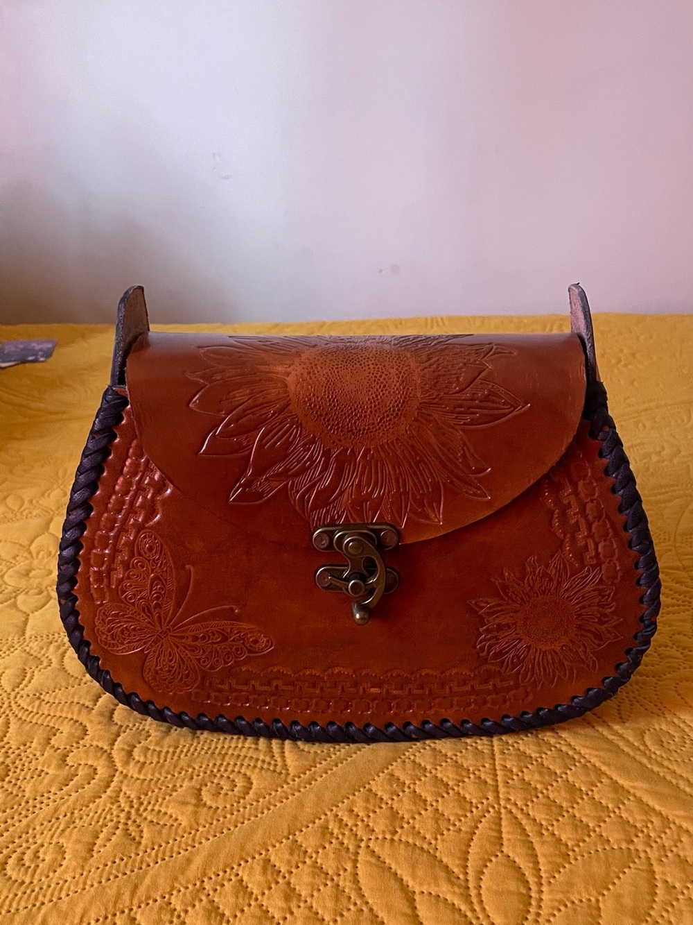 Artesanal Hand Tooled Brown Leather Sunflower Crossbody Bag